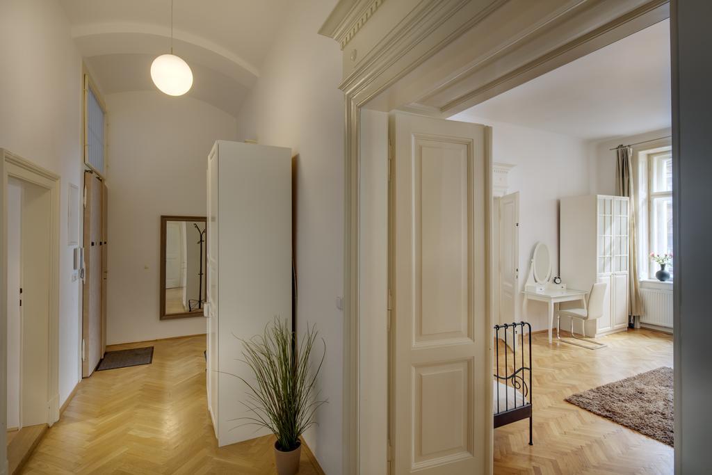 Charles Bridge Premium Residence Prague Room photo