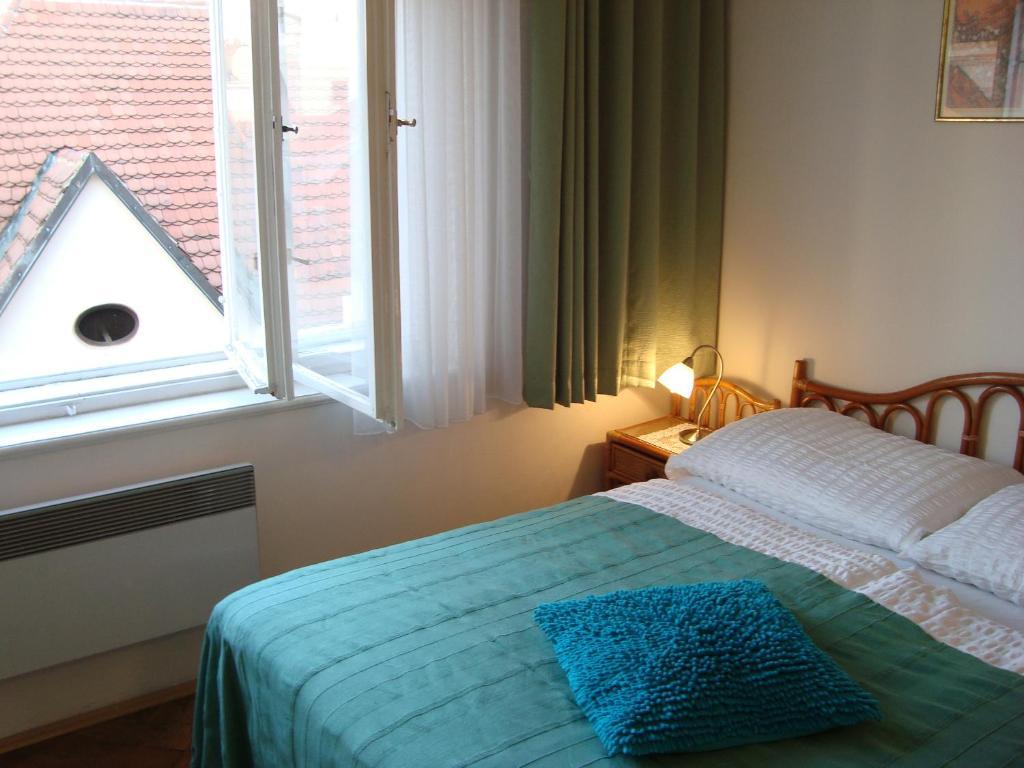 Charles Bridge Premium Residence Prague Room photo